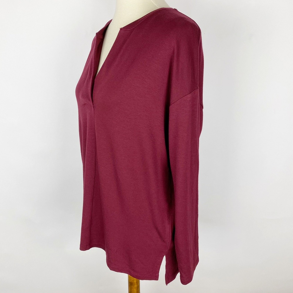 Lou & Grey Split Neck Relaxed Drop Shoulder Pullover Top Womens Medium Burgundy - Picture 3 of 6